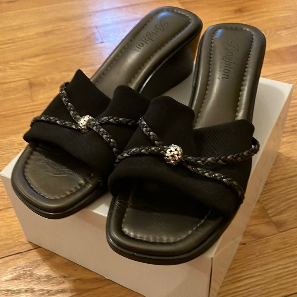 NWOT Brighton Wedges